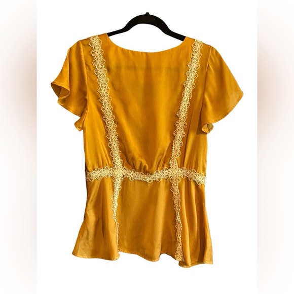 MODCLOTH Woman's Mustard Short Sleeve Lace Embellished Blouse, Size M - Picture 2 of 8